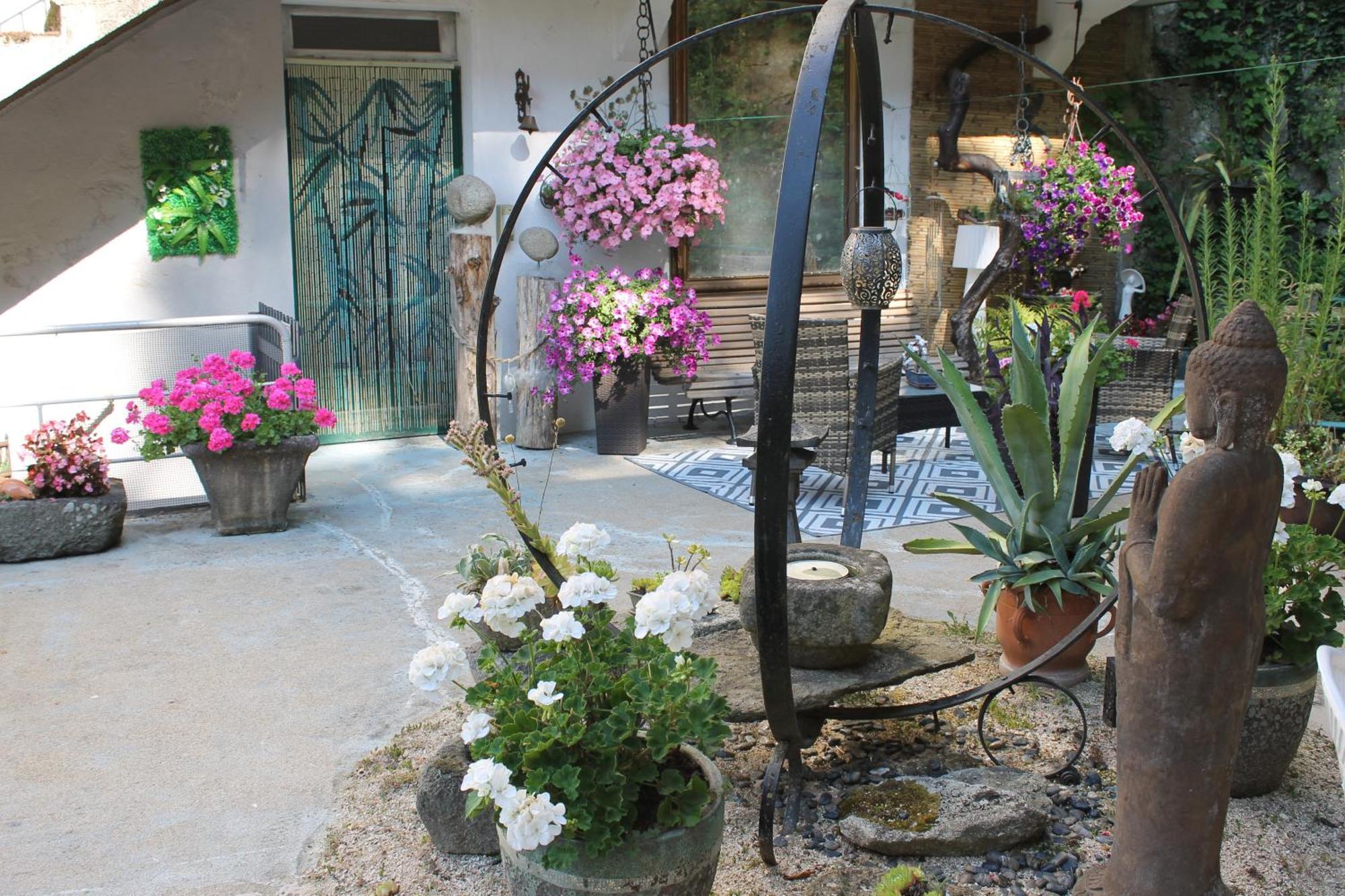 Studio Malou, Cuisine, Salle D'Eau, Terrasse Amenagee Olliergues Exterior foto
